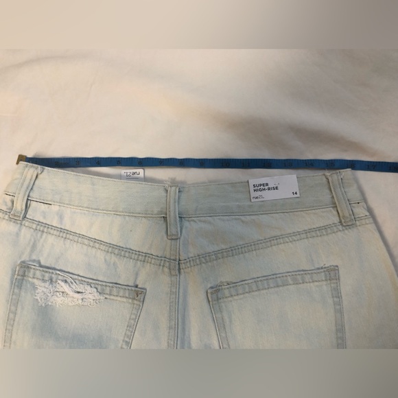 LIGHT BLUE DENIM SHORTS SIZE: 14 - Picture 3 of 5